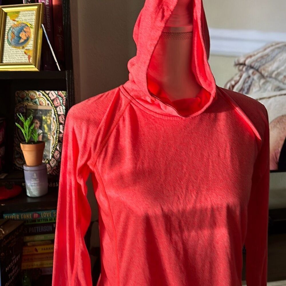 Underarmour Size XS Bright Pink athletic hoodie - Picture 2 of 6